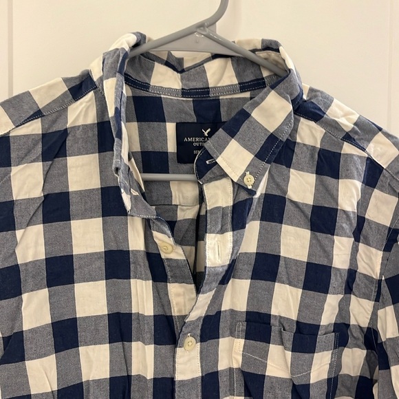 Men’s American Eagle Button Down - Picture 2 of 4